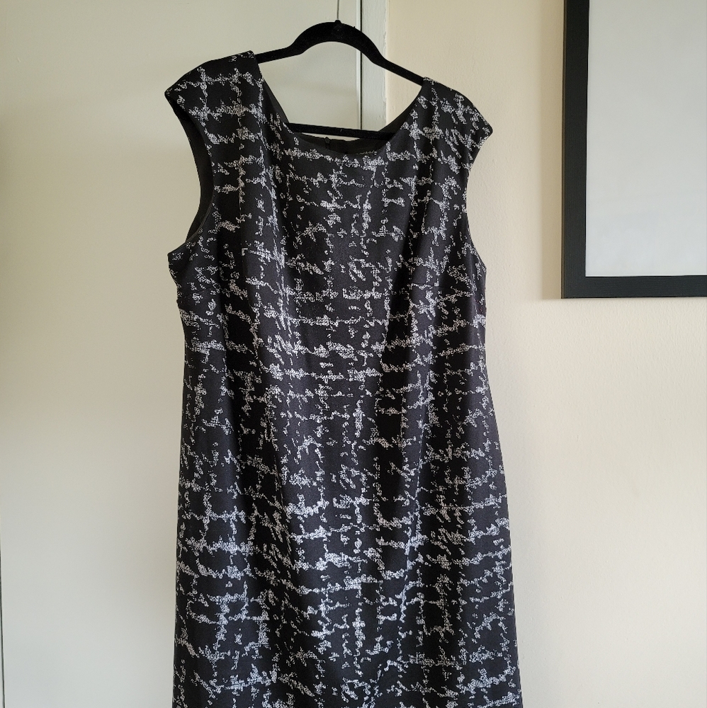 Connected Apparel women's size 18W black and white dress